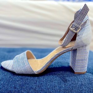 NWOT Nautical Striped Beach Sandal heels navy